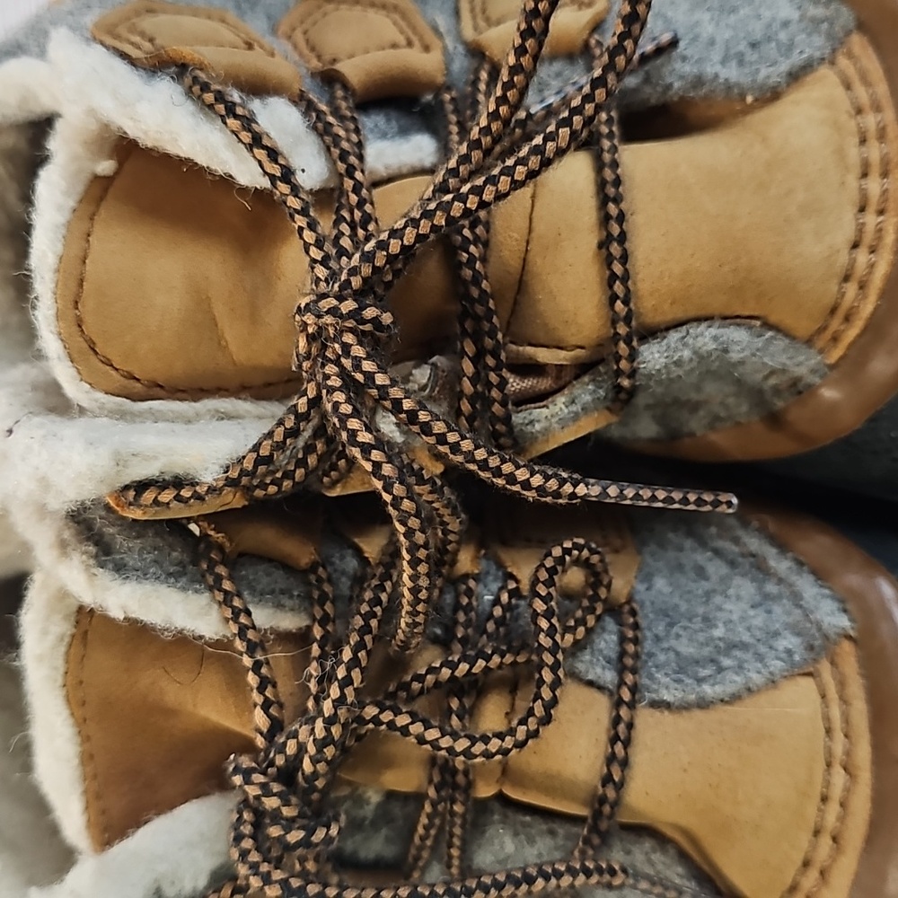 Sorel Sz 8 Gray and Tan Winter Boots - Picture 4 of 16